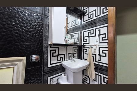 Casa à venda com 200m², 3 quartos e 2 vagasBanheiro