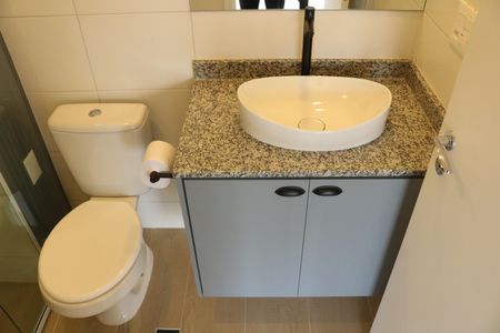 Banheiro de kitnet/studio para alugar com 1 quarto, 32m² em Pompeia, São Paulo