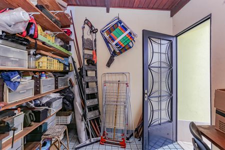 Casa de condomínio à venda com 245m², 4 quartos e 4 vagasDeposito