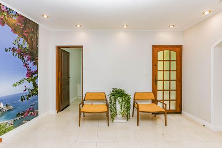 Casa de condomínio à venda com 245m², 4 quartos e 4 vagasSala