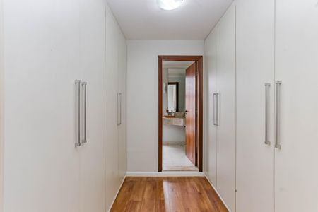 Casa de condomínio à venda com 245m², 4 quartos e 4 vagasCloset da suíte 1