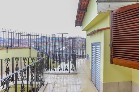 Casa de condomínio à venda com 245m², 4 quartos e 4 vagasVaranda