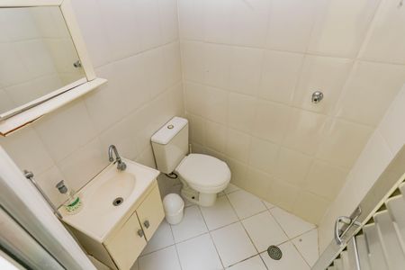 Casa de condomínio à venda com 245m², 4 quartos e 4 vagasBanheiro de serviço