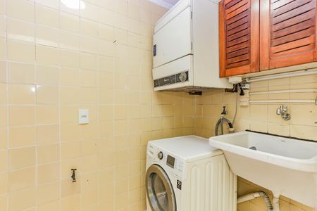 Casa de condomínio à venda com 245m², 4 quartos e 4 vagasÁrea de Serviço