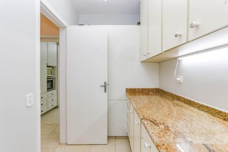 Casa de condomínio à venda com 245m², 4 quartos e 4 vagasDispensa