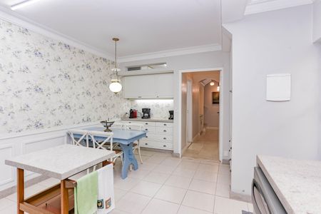 Casa de condomínio à venda com 245m², 4 quartos e 4 vagasCozinha