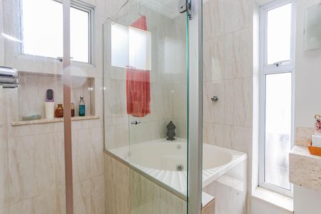 Casa de condomínio à venda com 245m², 4 quartos e 4 vagasBanheiro da Suíte 1