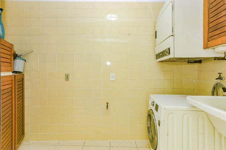 Casa de condomínio à venda com 245m², 4 quartos e 4 vagasÁrea de Serviço