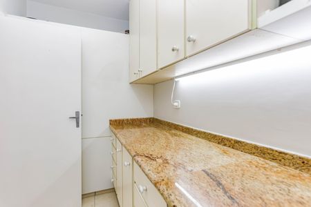 Casa de condomínio à venda com 245m², 4 quartos e 4 vagasDispensa
