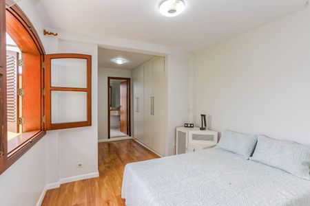 Casa de condomínio à venda com 245m², 4 quartos e 4 vagasSuíte 1