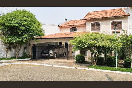 Casa de condomínio à venda com 245m², 4 quartos e 4 vagasFachada