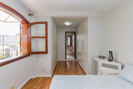 Casa de condomínio à venda com 245m², 4 quartos e 4 vagasSuíte 1