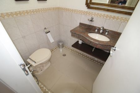 Casa à venda com 292m², 4 quartos e 4 vagasBanheiro