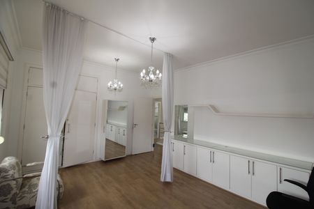 Casa à venda com 292m², 4 quartos e 4 vagasQuarto 2