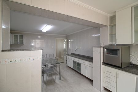 Casa à venda com 292m², 4 quartos e 4 vagasCozinha
