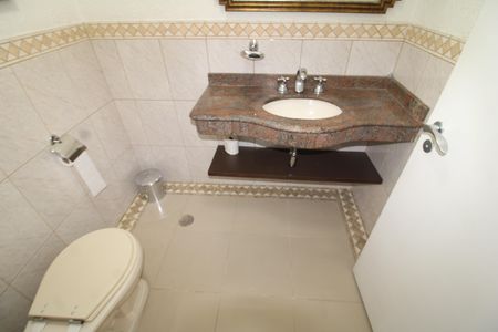 Casa à venda com 292m², 4 quartos e 4 vagasBanheiro