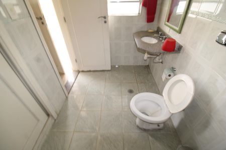 Casa à venda com 292m², 4 quartos e 4 vagasQuarto 4 - Banheiro