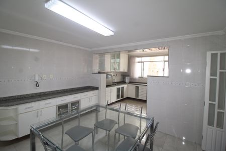 Casa à venda com 292m², 4 quartos e 4 vagasCozinha
