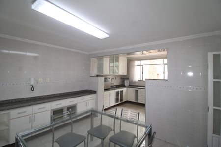 Casa à venda com 292m², 4 quartos e 4 vagasCozinha