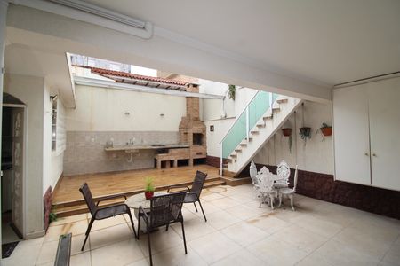 Casa à venda com 292m², 4 quartos e 4 vagasÁrea de Serviço