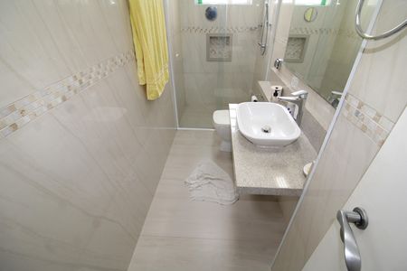 Casa à venda com 292m², 4 quartos e 4 vagasQuarto 1 - Banheiro