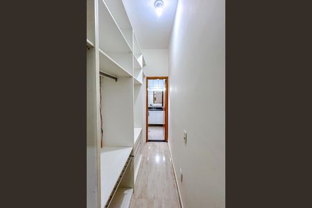 Casa à venda com 150m², 3 quartos e 2 vagasCloset da suíte