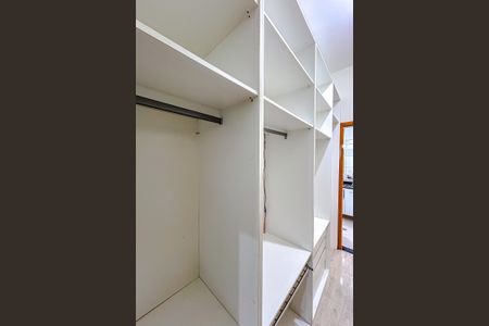 Casa à venda com 150m², 3 quartos e 2 vagasCloset da suíte