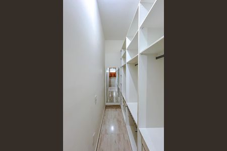 Casa à venda com 150m², 3 quartos e 2 vagasCloset da suíte