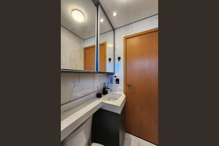 Apartamento à venda com 65m², 2 quartos e 2 vagasBanheiro Social 