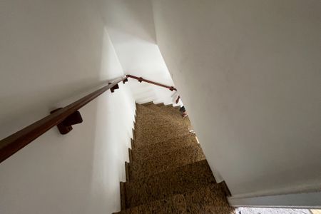 Casa de condomínio à venda com 204m², 3 quartos e 1 vagaEscadas