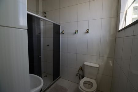 Banheiro suíte  de apartamento para alugar com 2 quartos, 66m² em Amaralina, Salvador