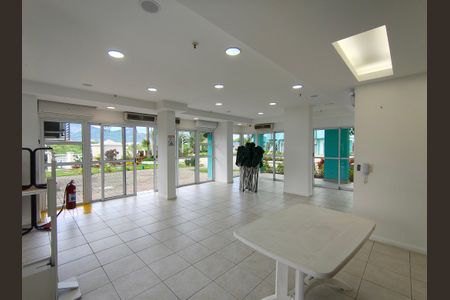 Apartamento para alugar com 77m², 2 quartos e 1 vagaÁrea comum - Salão de festas