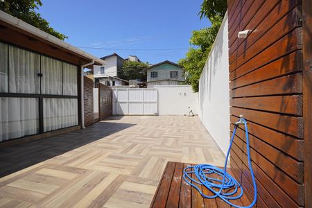 Casa para alugar com 70m², 2 quartos e 1 vagaGaragem e pátio