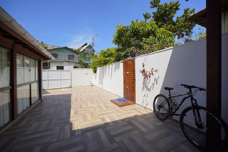 Casa para alugar com 70m², 2 quartos e 1 vagaGaragem e pátio