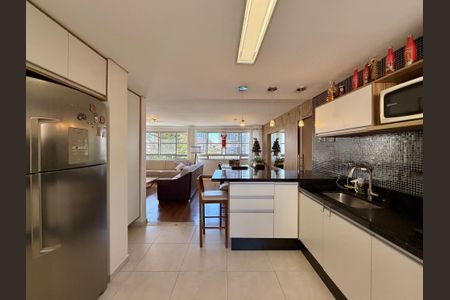 Apartamento à venda com 136m², 4 quartos e 2 vagasCozinha 