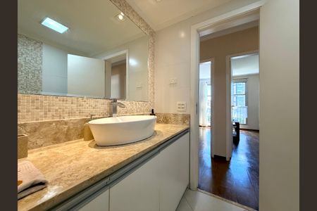 Apartamento à venda com 136m², 4 quartos e 2 vagasBanheiro Social 