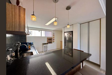 Apartamento à venda com 136m², 4 quartos e 2 vagasCozinha 