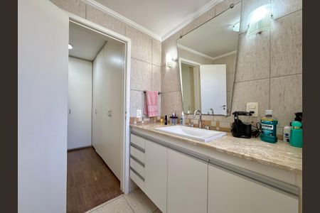 Apartamento à venda com 136m², 4 quartos e 2 vagasBanheiro Suíte 