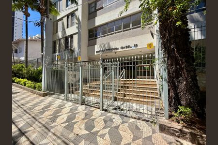 Apartamento à venda com 136m², 4 quartos e 2 vagasFachada 
