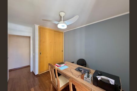 Apartamento à venda com 136m², 4 quartos e 2 vagasQuarto 2