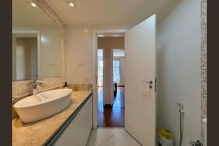 Apartamento à venda com 136m², 4 quartos e 2 vagasBanheiro Social 