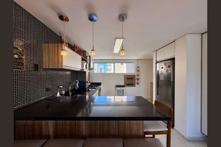 Apartamento à venda com 136m², 4 quartos e 2 vagasCozinha 