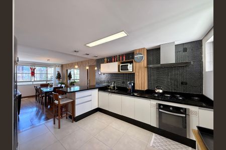 Apartamento à venda com 136m², 4 quartos e 2 vagasCozinha 