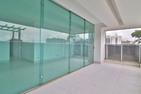 Apartamento para alugar com 146m², 3 quartos e 2 vagasVaranda