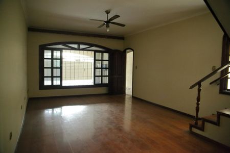 Casa à venda com 185m², 3 quartos e 2 vagasSala