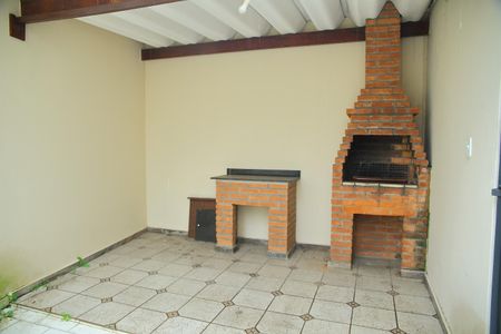 Casa à venda com 185m², 3 quartos e 2 vagasQuintal /Churrasqueira 