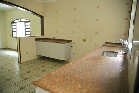 Casa à venda com 185m², 3 quartos e 2 vagasCozinha 