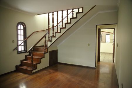 Casa à venda com 185m², 3 quartos e 2 vagasSala