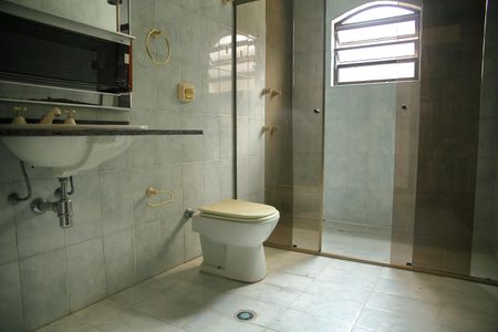 Casa à venda com 185m², 3 quartos e 2 vagasBanheiro da Suíte 