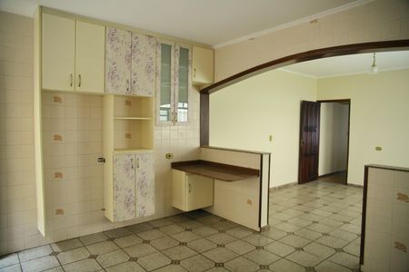Casa à venda com 185m², 3 quartos e 2 vagasCozinha 
